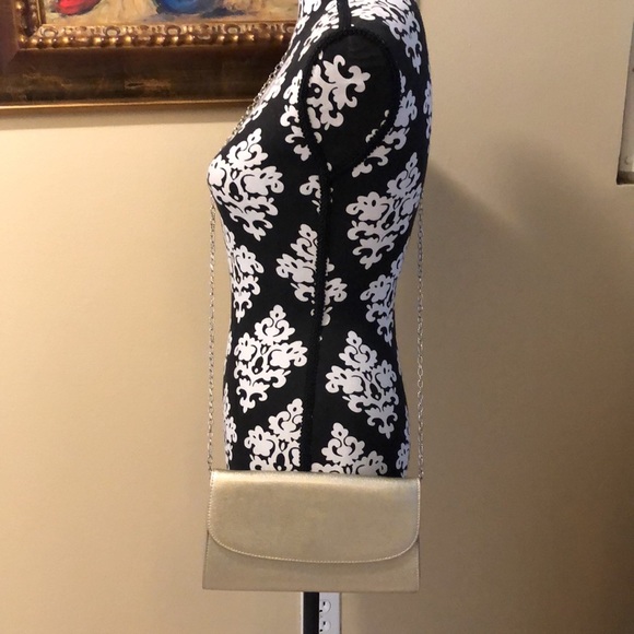 Halogen pale metallic gold textured clutch with crossbody chain, magnetic close - Picture 2 of 9